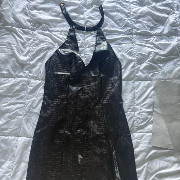 Chic Croc-Effect Faux Leather Halter Mini Dress - Picture 4 of 5